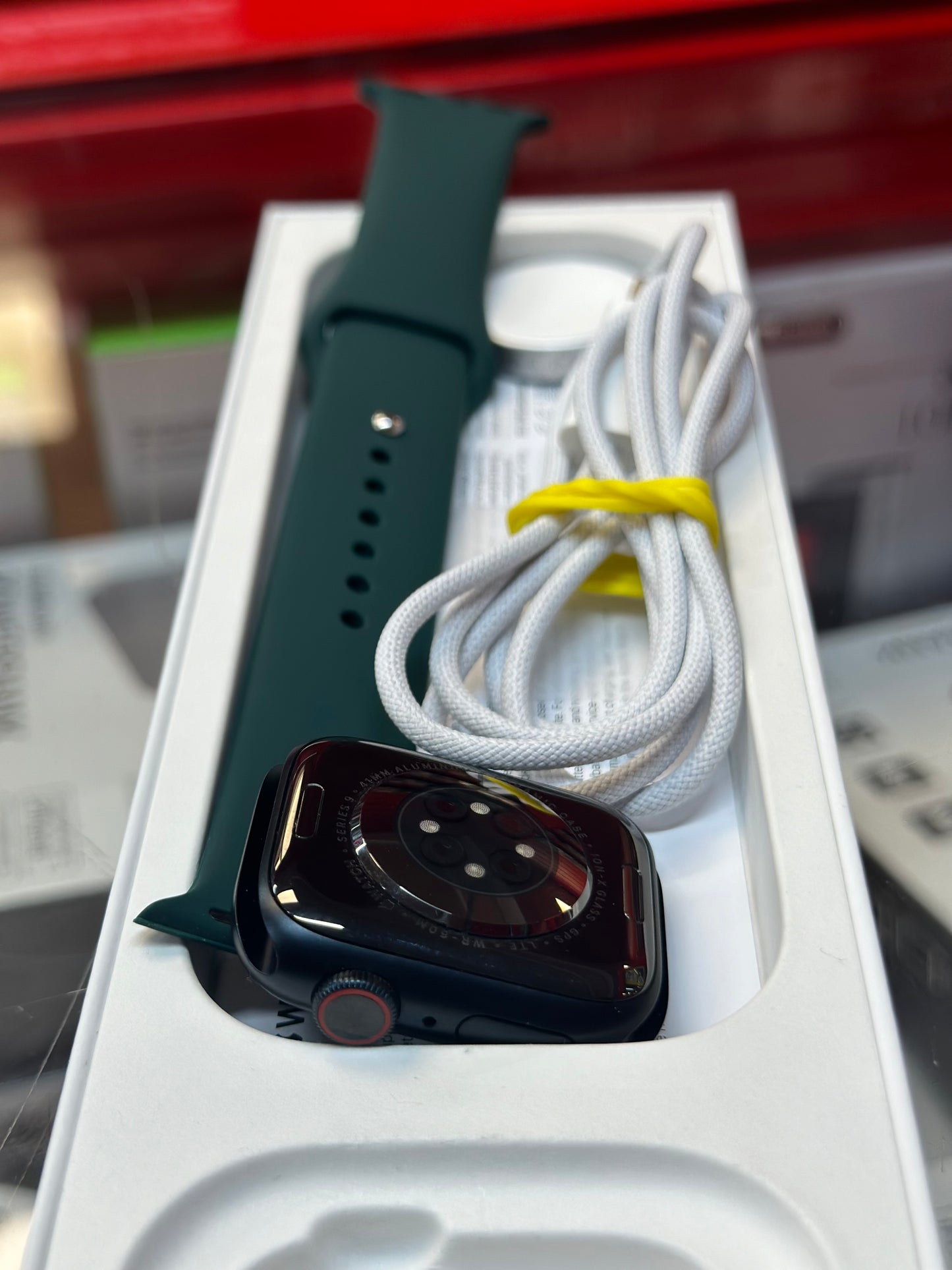 Apple Watch Series 9 (Cellular) with Strap, Midnight Aluminium, 41mm - Gadgo